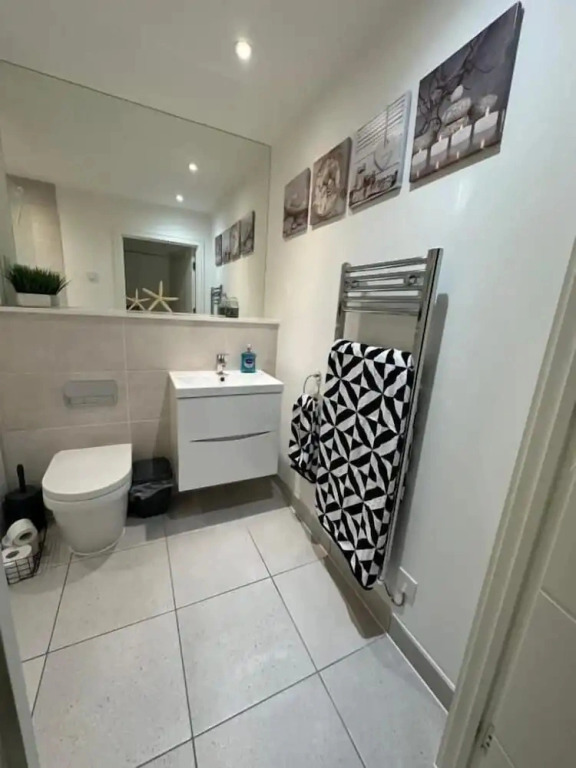 2 bed 2 Bath Waterfront Luxury Apartment