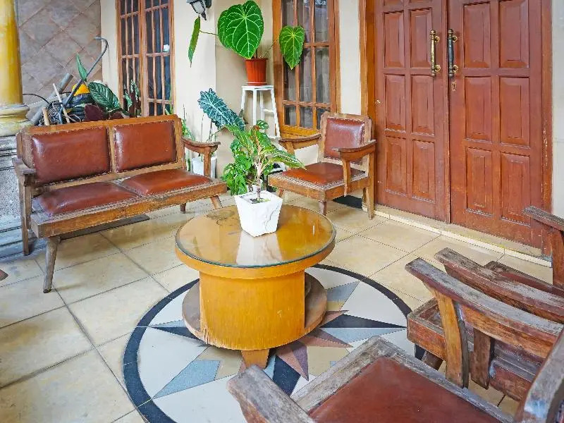 Spot On 91551 Gwen Syariah Homestay