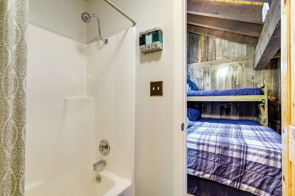 Townhome w/ Mtn View - Walk to Brian Head Lifts!