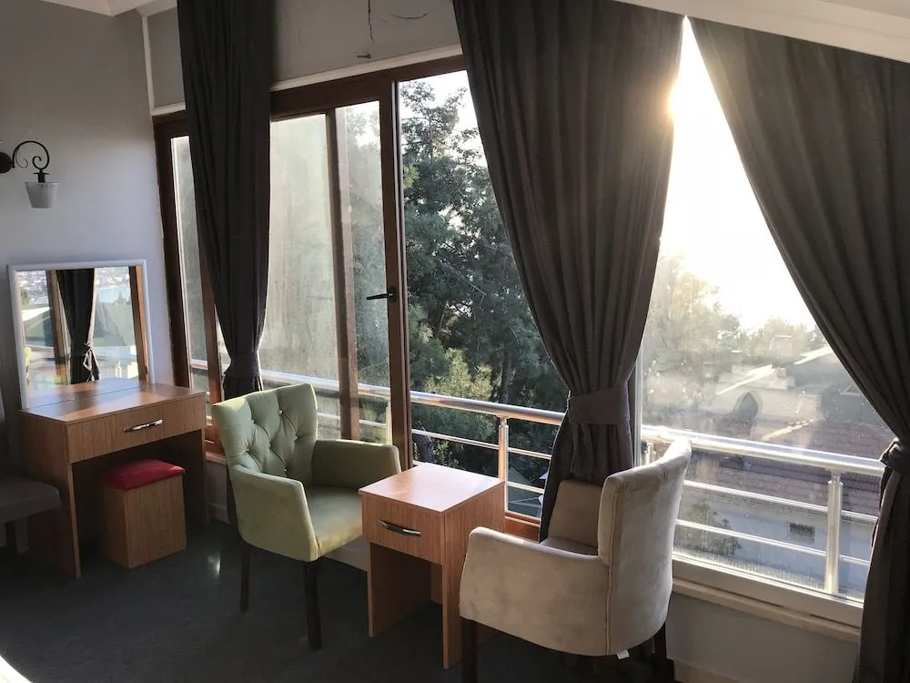 Ema Hotel