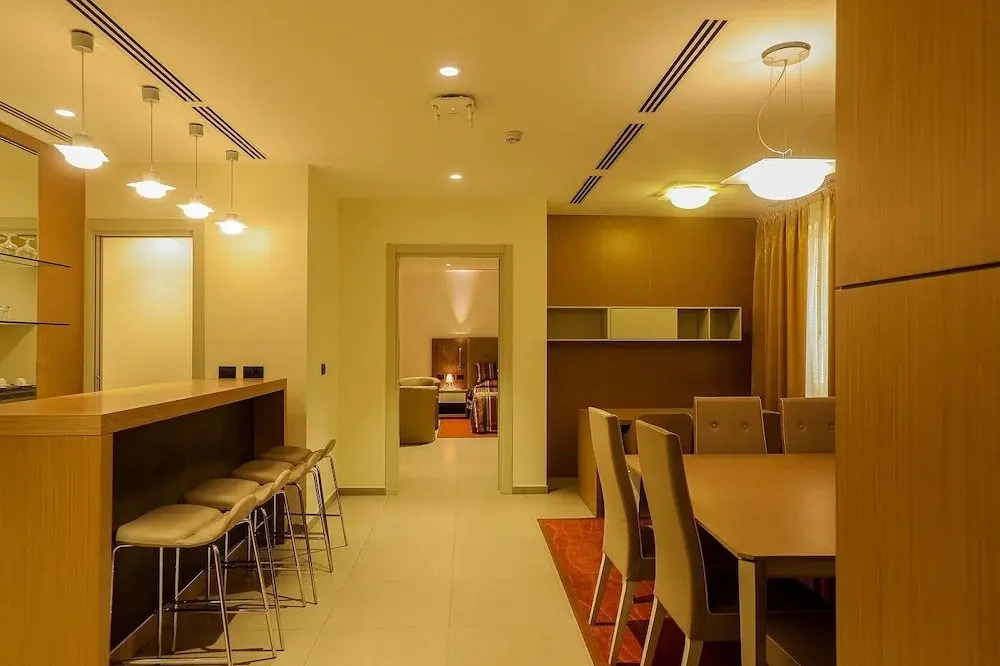 De-Lasmall Hotel and Resort Ltd