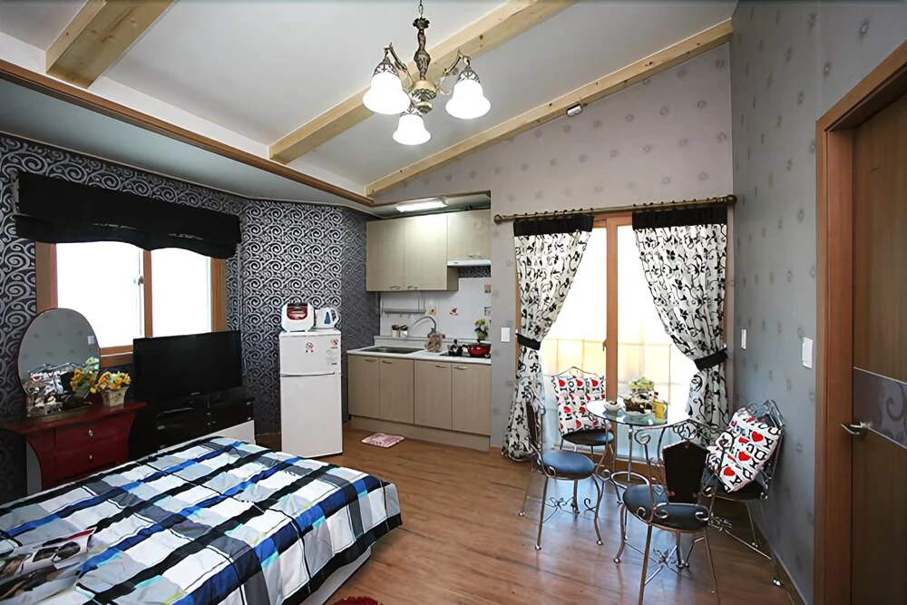 Yeongwol Hanbando River Pension