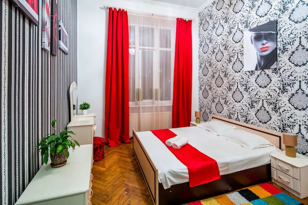 Three bedrooms & studio in the Center