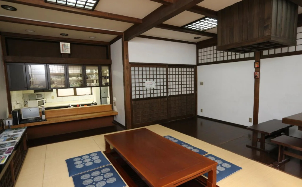 Waraku House