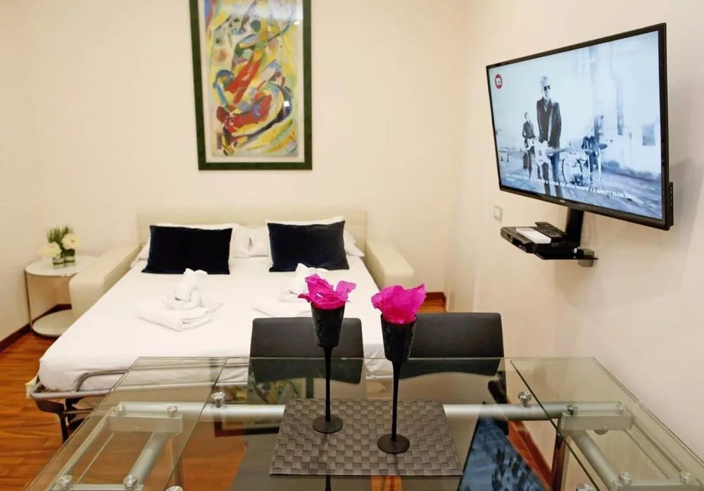 Spanish Steps Suite 128