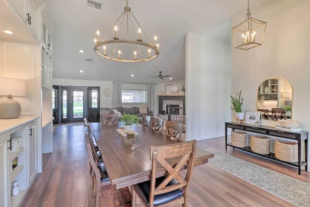 Pool, Hot Tub & Home Gym: Luxe Mesa Retreat