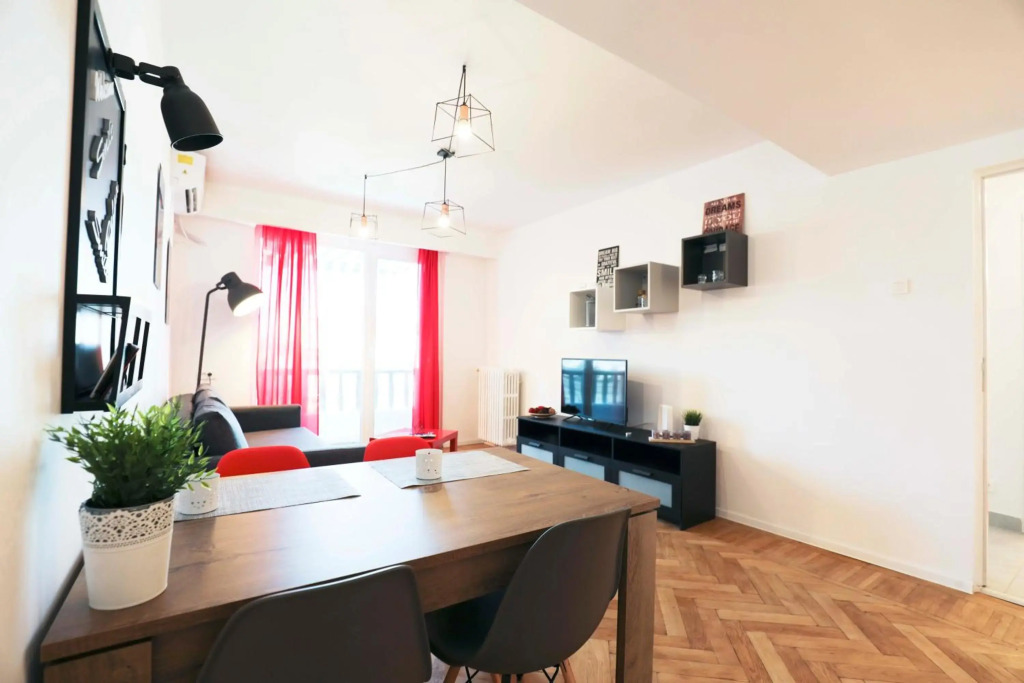 Victoria Avenue Apartment