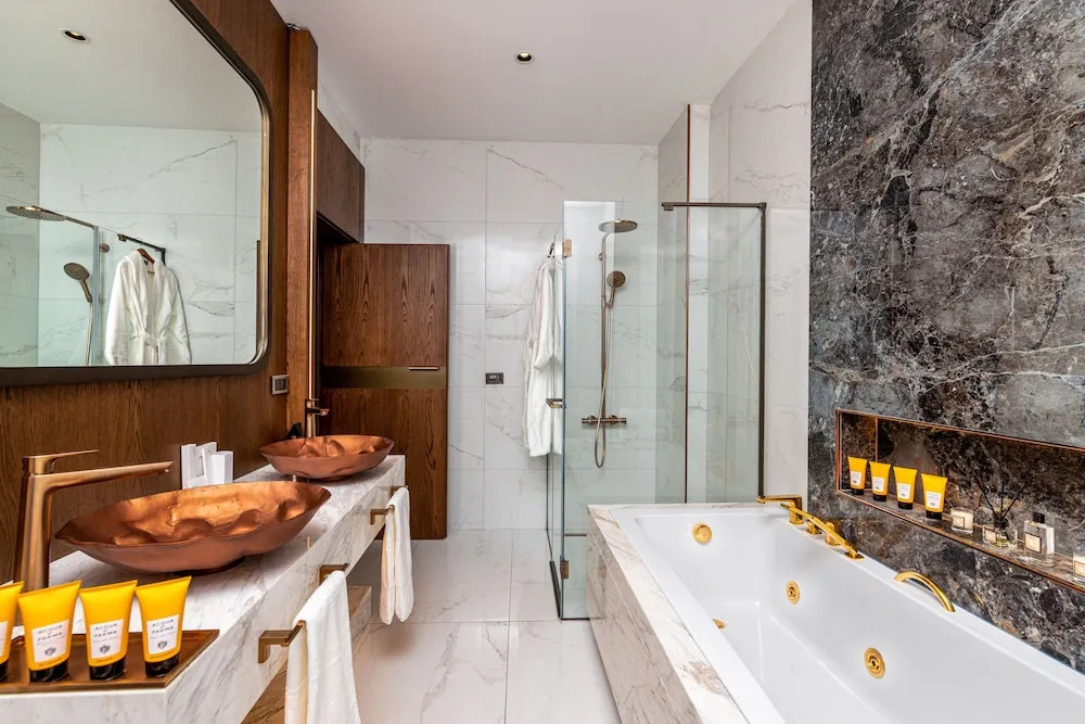 Genesis Hotel