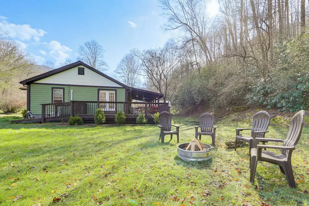 Quaint Mountain Charm! Robbinsville Hideaway