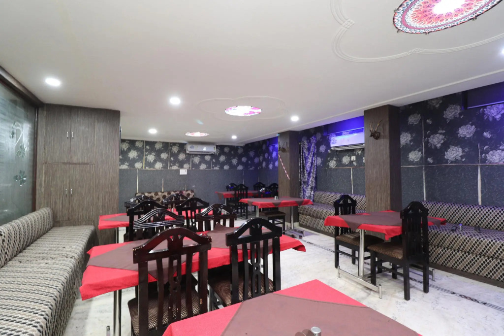 OYO 11943 Hotel Yugantar Palace