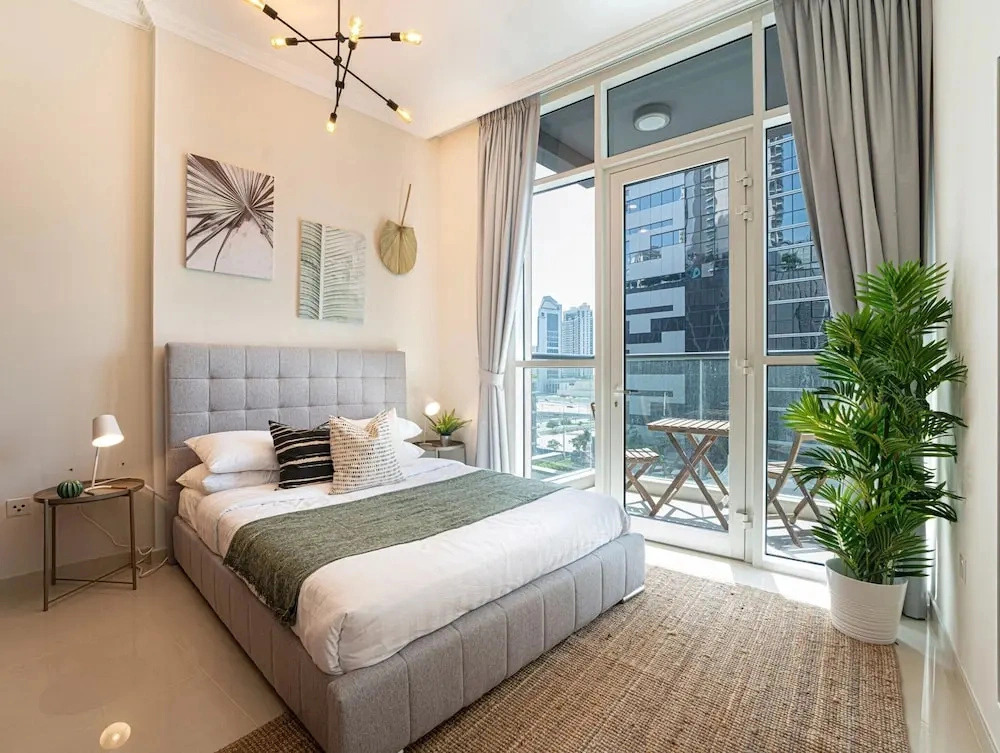 Luxe Apartments Near Dubai Mall, Burj Khalifa - Pool, Gym, & Parking