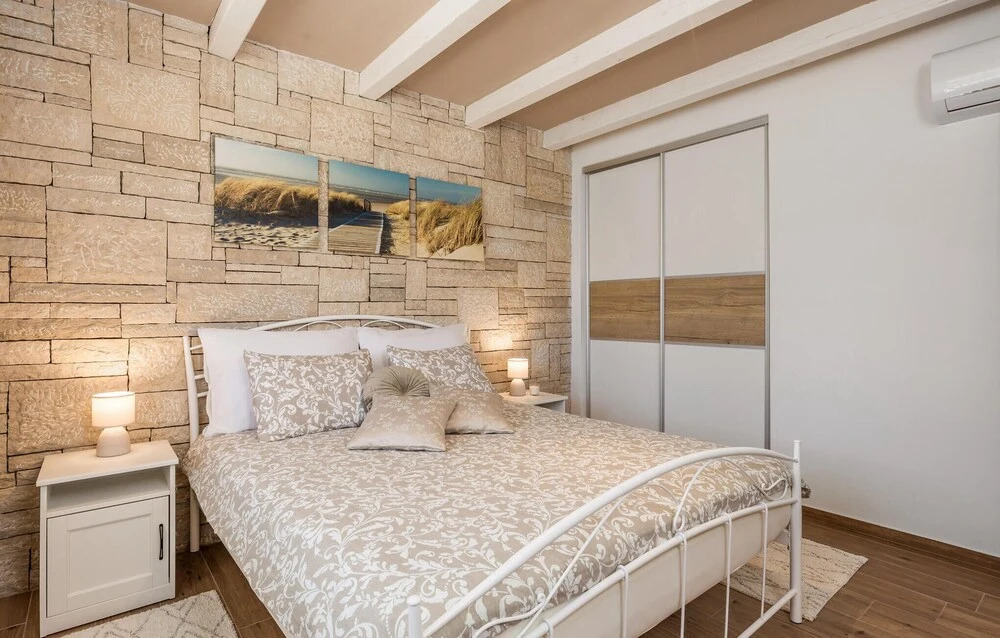 Beautiful Home in Mucici With 3 Bedrooms, Wifi and Outdoor Swimming Pool