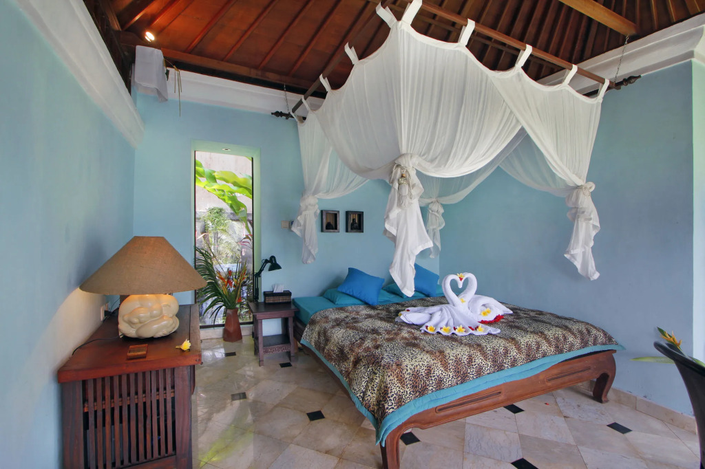 The Mahogany Villa