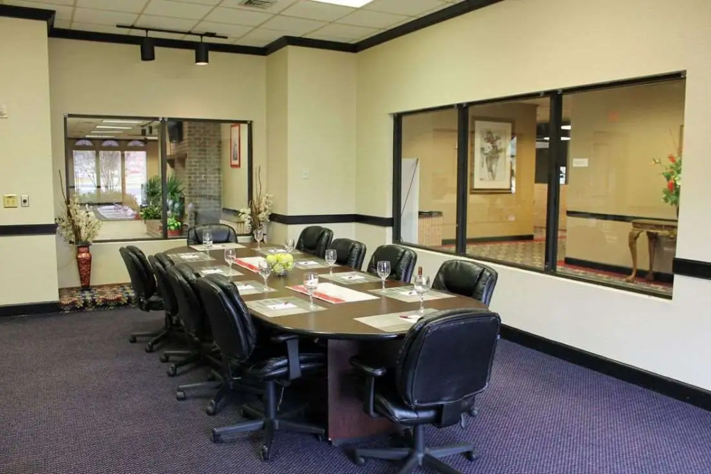 Cottonwood Suites Savannah Hotel & Conference Center