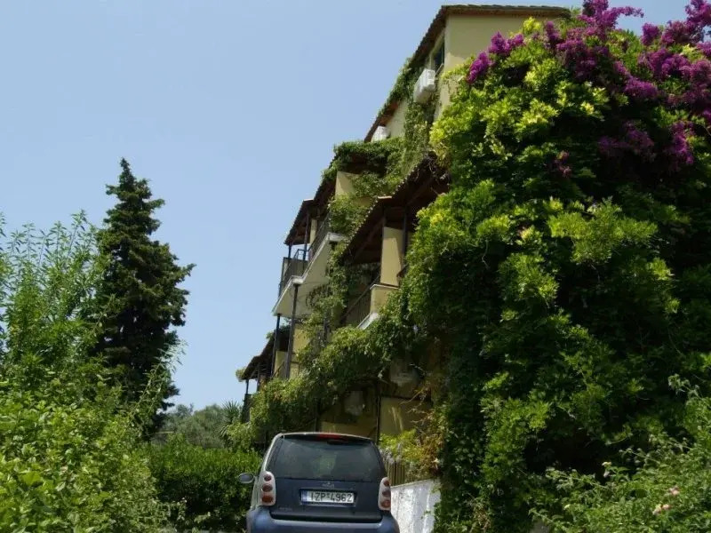 Apartments Blue Bay (ex-Golden Nests Apartments)