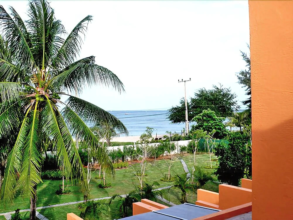 Sunshine Pool Villa