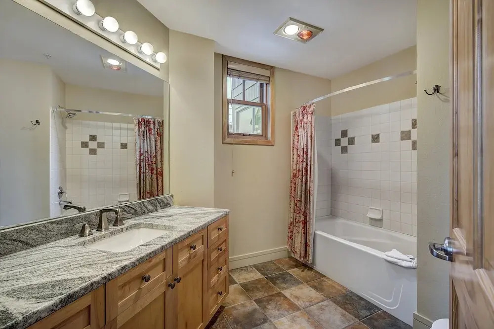 Fantastic Mountain Home Near Ski Lifts 3 Bedroom Condo