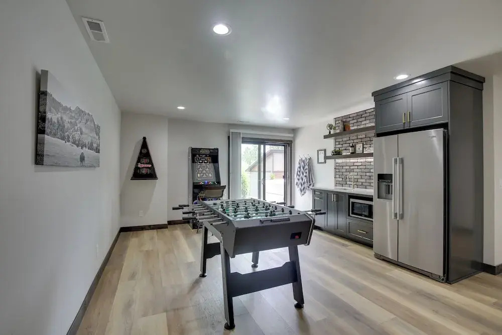 Luxurious Lead Vacation Rental w/ Private Hot Tub!