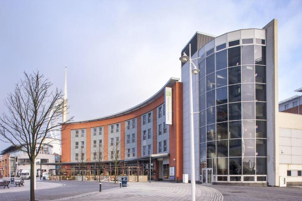 Holiday Inn Express Portsmouth Gunwharf Quays by IHG