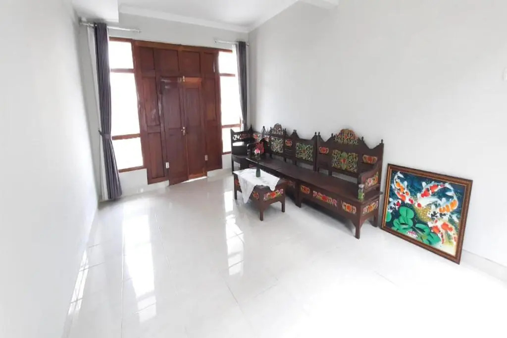 OYO 3906 Dalem Putu Sanjaya Syariah