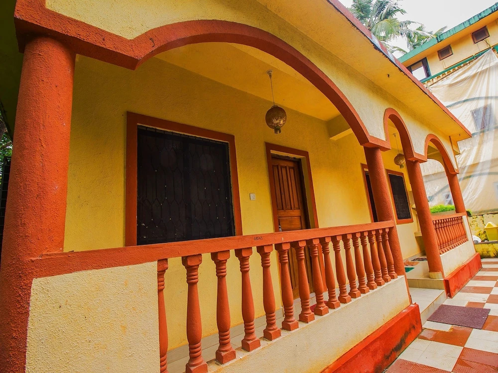 OYO 17370 Home Colorful 1BHK Calangute Beach