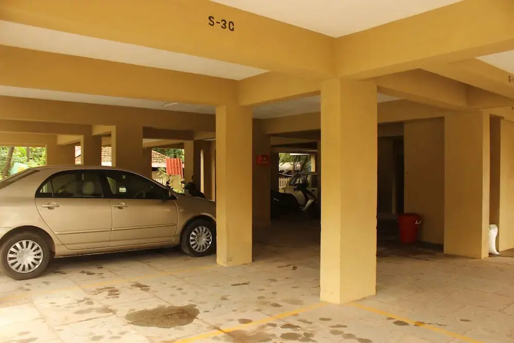 OYO 9887 Home 3BHK Near Club Cubana