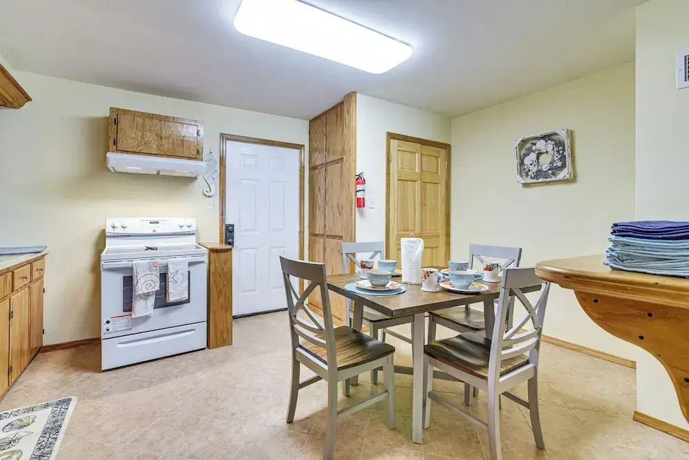 1 Mi to Pleasure Pier! Group Retreat w/ 2 Units