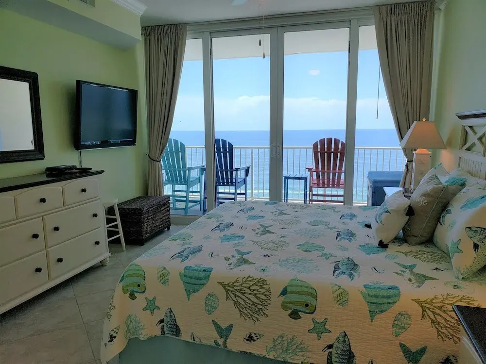 San Carlos 1604 - 3 Br Condo