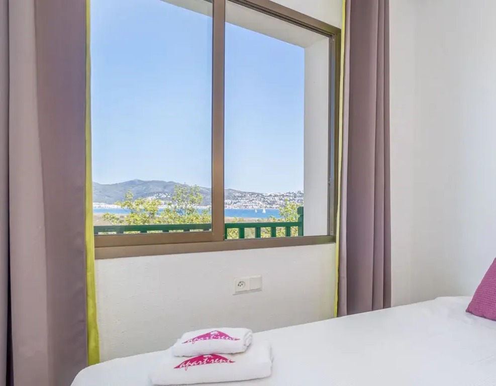 Apartment in Empuriabrava Near Sandy Beach