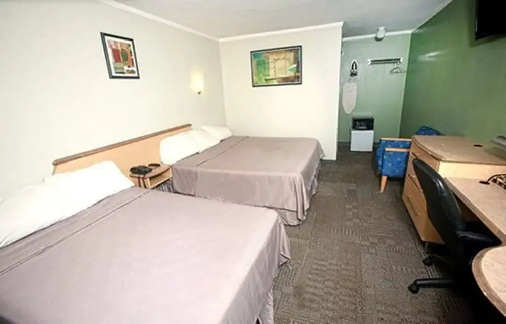 Meadowbrook Motor Lodge