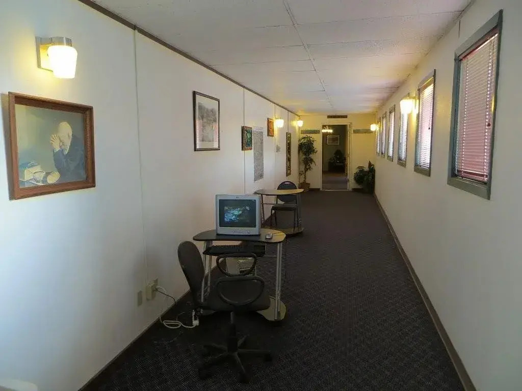 Bluffs Inn & Suites