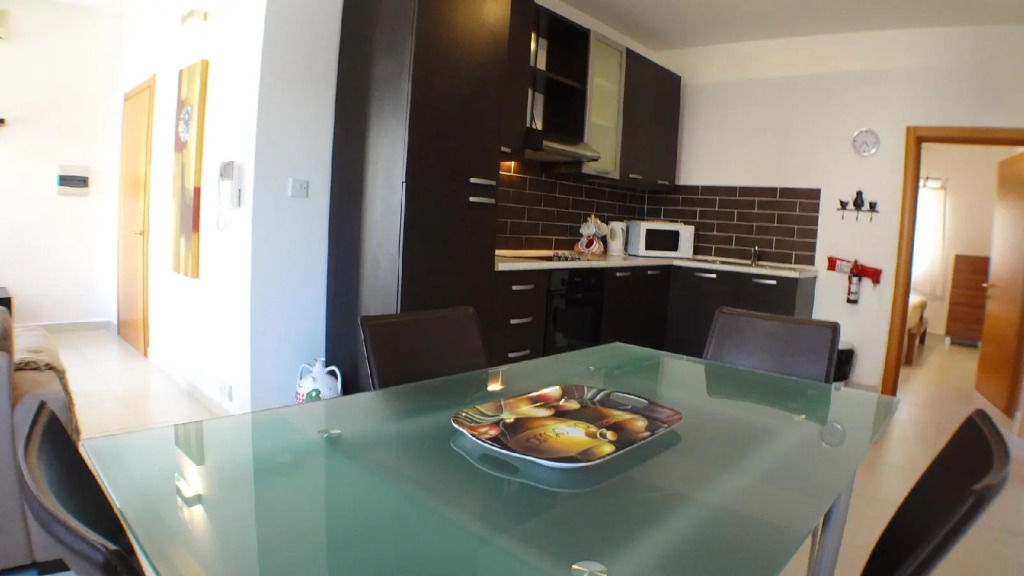 Eri Apartment E004