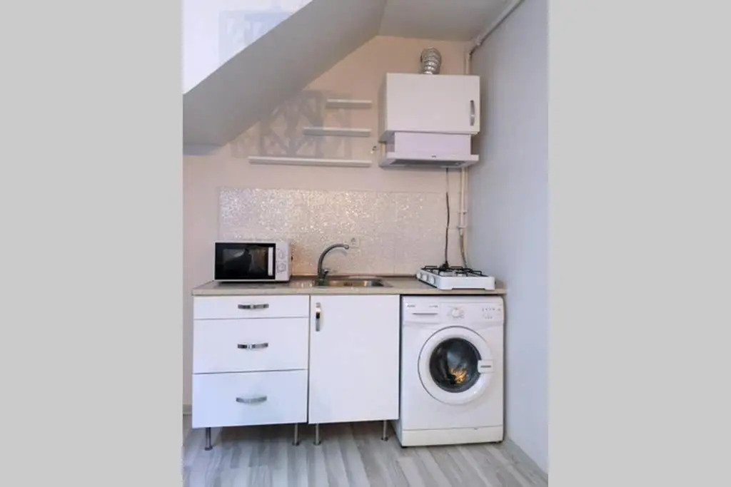 Small Istanbul Apartment Semi basement floor