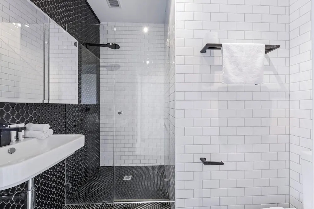 HomeHotel High-End 3 Bedroom Terrace with Parking
