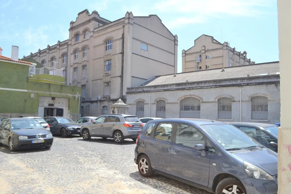TP Factory 15, Lisbon Apartment