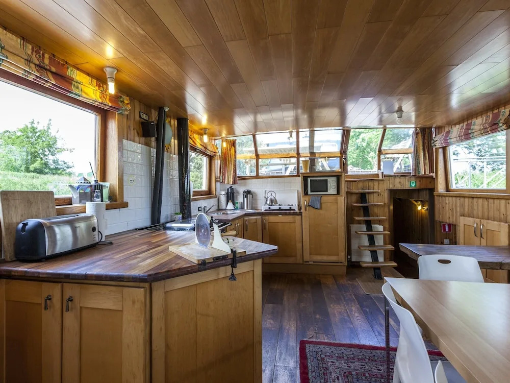 Boat Getaway Near Lake