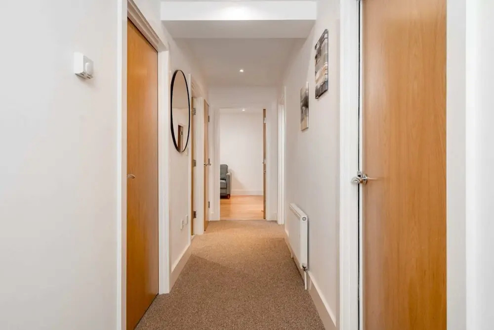 Stunning 3BD Flat, Parking, Sleeps Six, Near Park