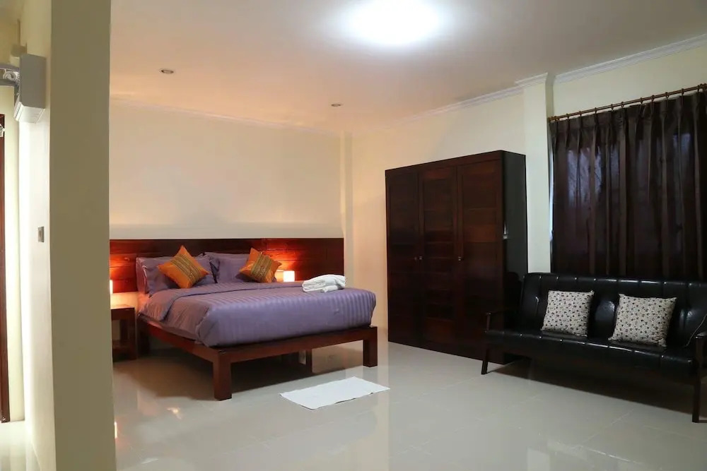 Thathong House