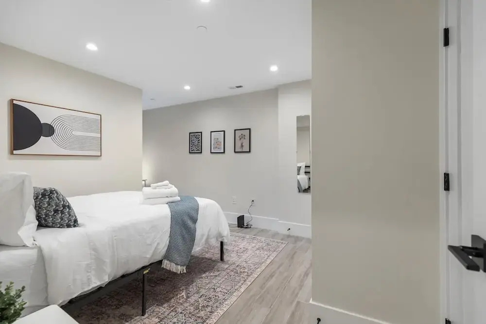 Central 2 br City Sanctuary Commuter friendly