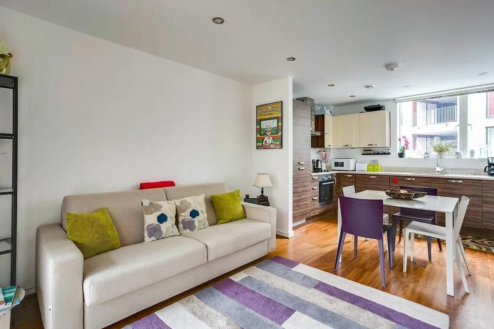 Gorgeous new 1bed Flat w/ Balcony