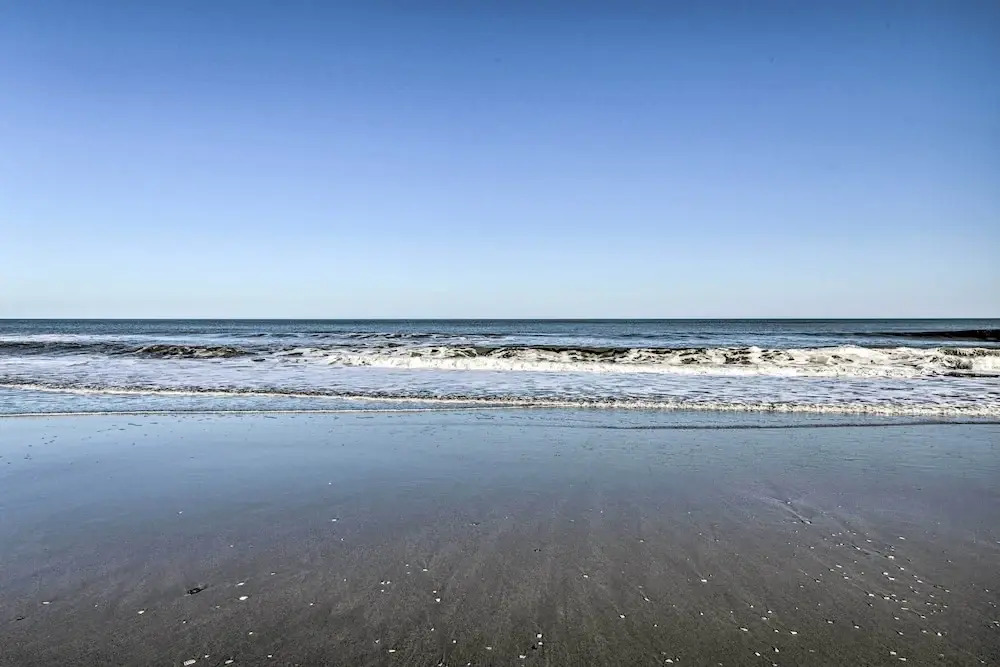 Oceanfront Oasis w/ Deck and Resort Beach Access!