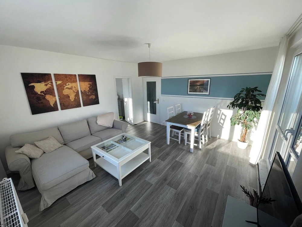 Charming 4-person Apartment in Hoyerswerda City Center