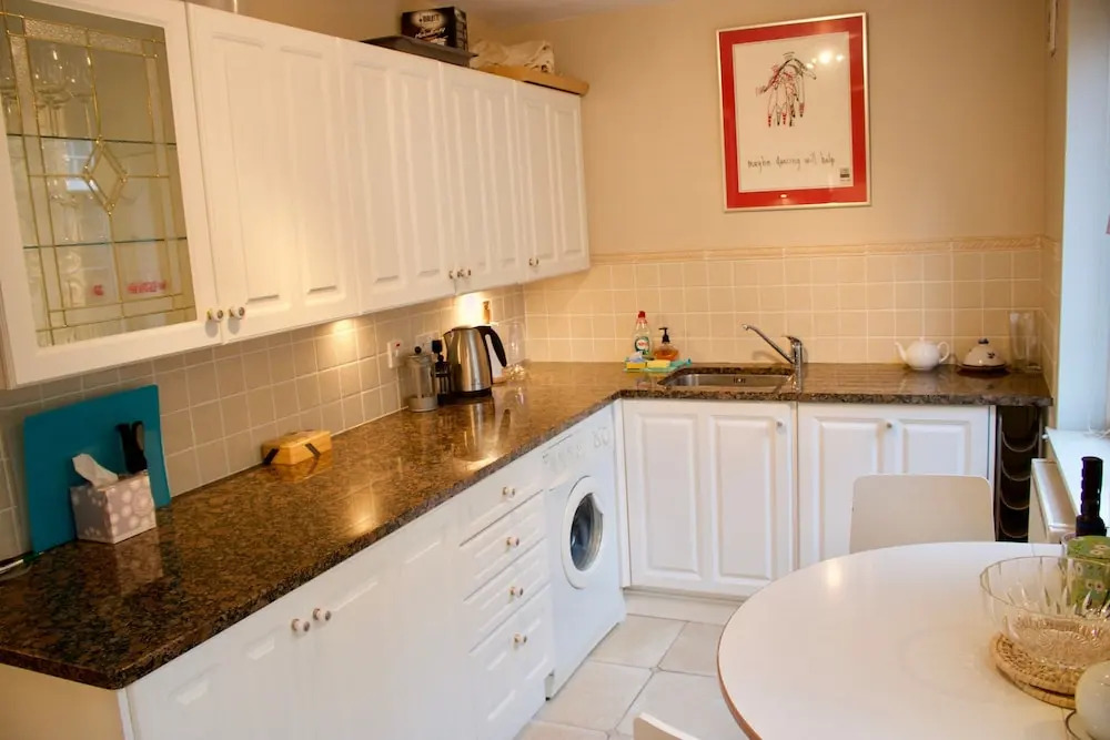 2 Bedroom Flat Accommodates 6 in Heart of Edinburgh