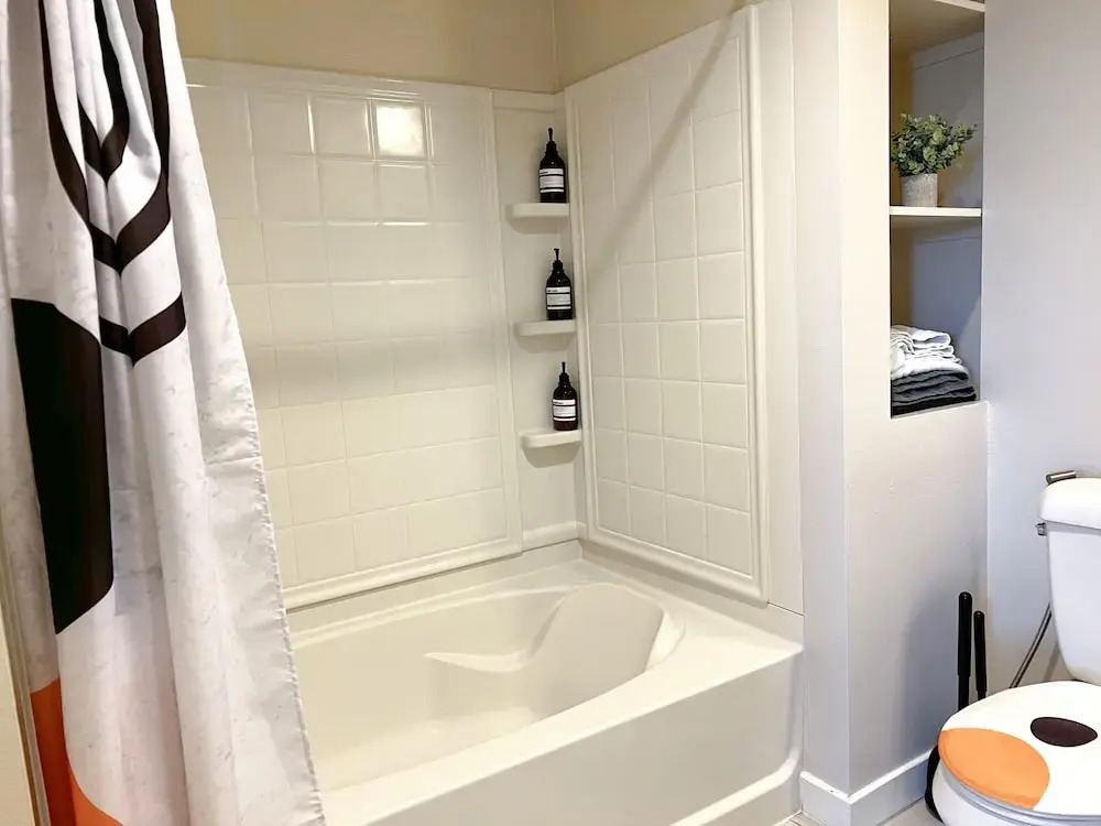 Elegant City Escape Gym Pool 10mins to Cedar