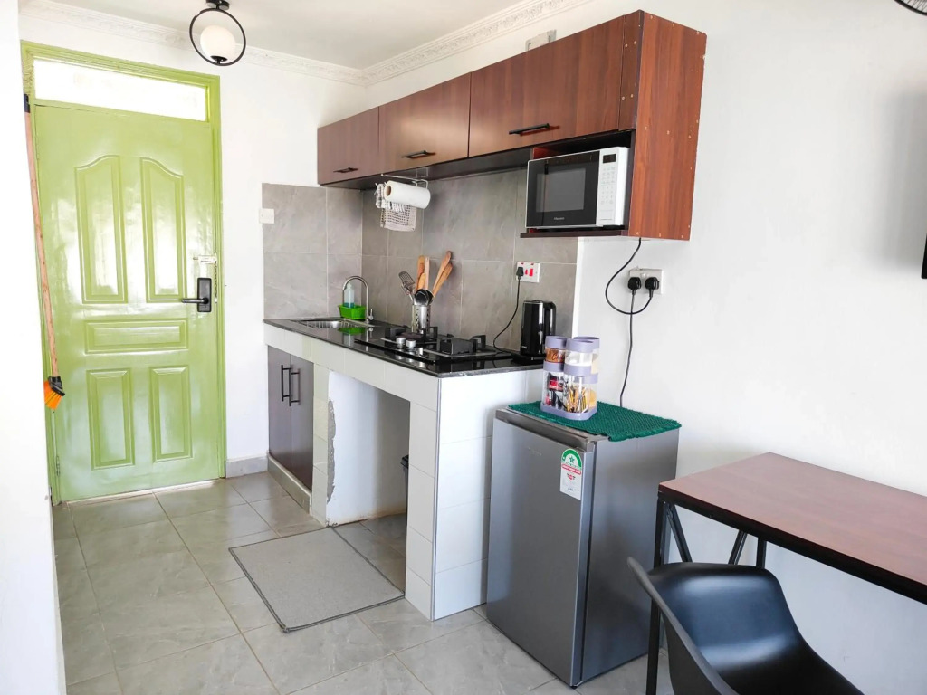 MILIMANI DRIVE LIVING I LUXE FLAWLESSLY FURNISHED UNITs