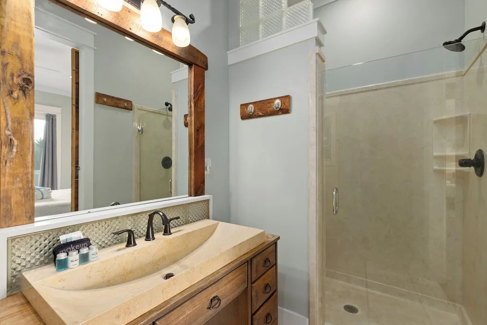 Three Master Bedrooms! Easy Beach Access! Gulf Views