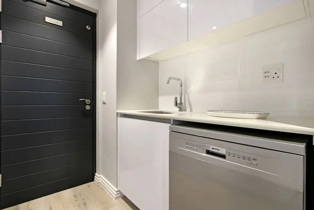16 On Bree - Unit 2810