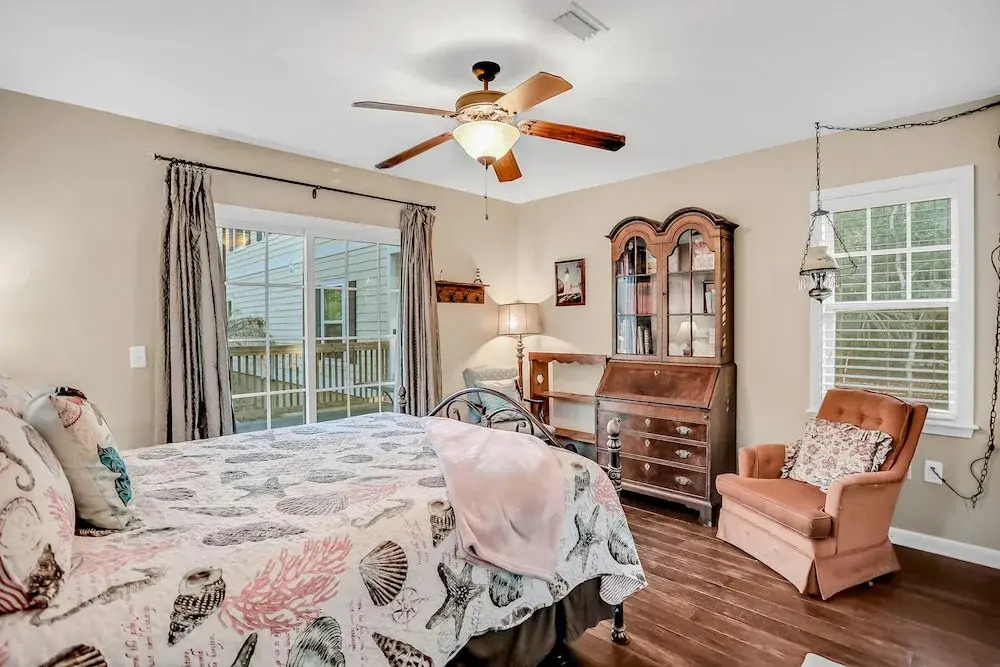 Inviting Waterfront Cottage With Balcony, Firepit, Marsh Views, & Washer/dryer