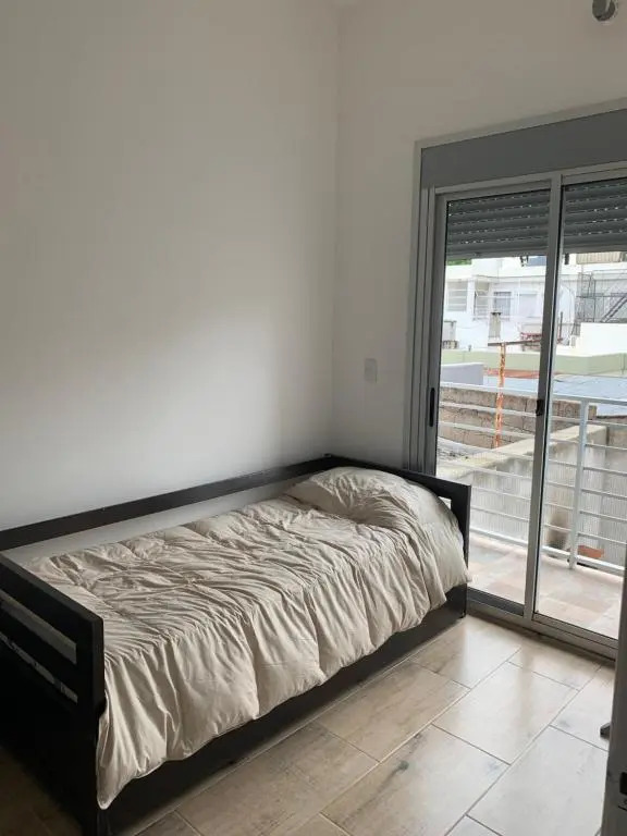 Casa completa a 10 minutos del Estadio Centenario