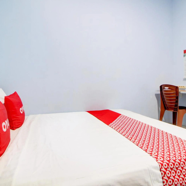 Hotel O Alun-Alun Purwokerto Near Gor Satria Purwokerto Formerly Guest House Blessing